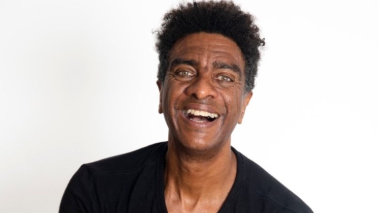Hélio de la Penã: um hétero cis bem humorado