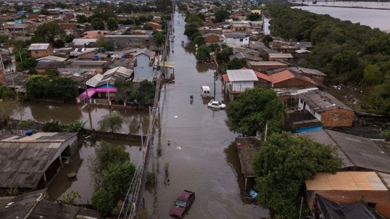 Fake news entram na tragédia e pioram o cenário no RS – saiba como fenômeno se dissemina no país