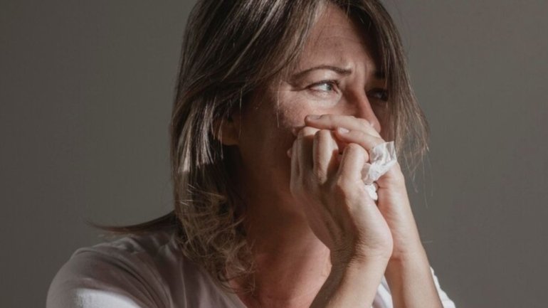 Licenças relacionadas à saúde mental aumentaram 300% – por que vivemos mais ansiosas do que nunca