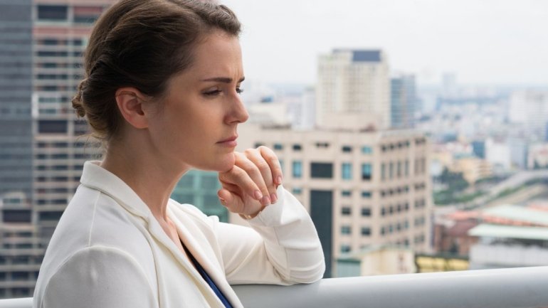 Como afastar pensamentos negativos? Estratégias para enfrentar nosso labirinto mental – e parar de nos sabotar