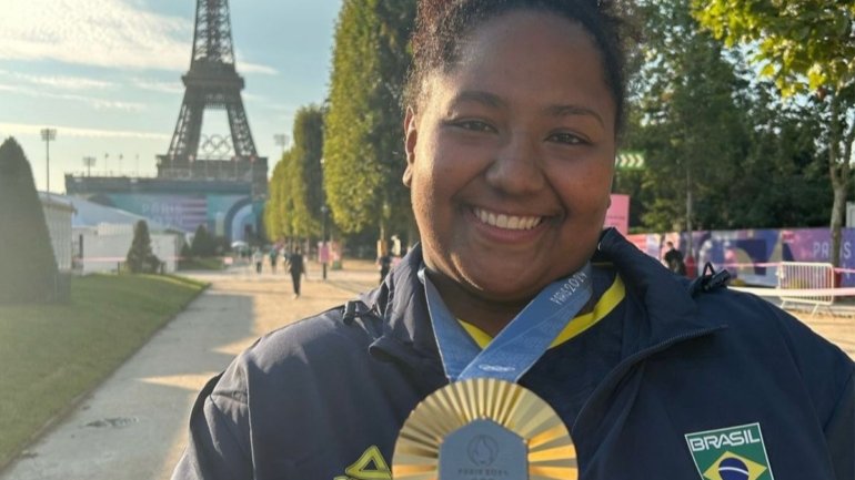 Beatriz Souza, mulher preta brasileira, conquista nosso primeiro ouro em Paris