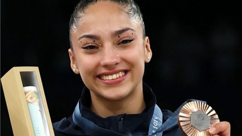 Novo talento da ginástica artística, Júlia Soares compete hoje pelo Brasil
