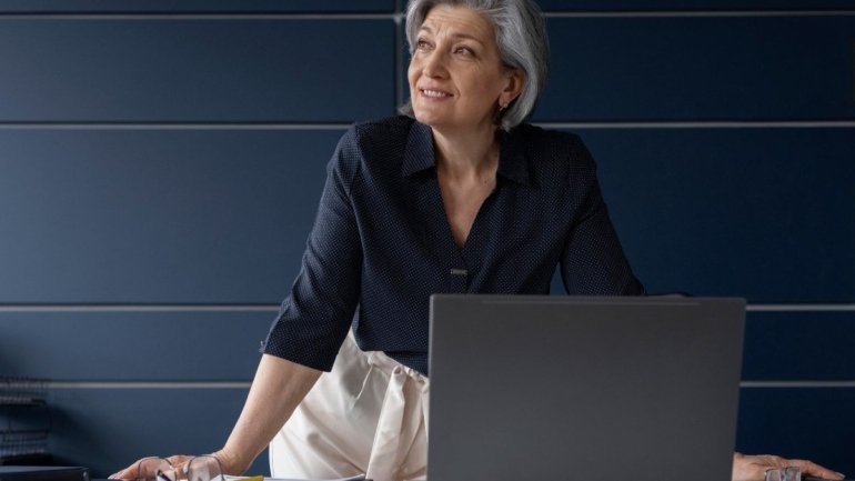 Mulher 50+: empresas estão comprometidas com a inclusão quando se fala em etarismo?