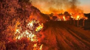 Ontem inundações, hoje incêndios e chuva preta: o que está acontecendo? Entenda