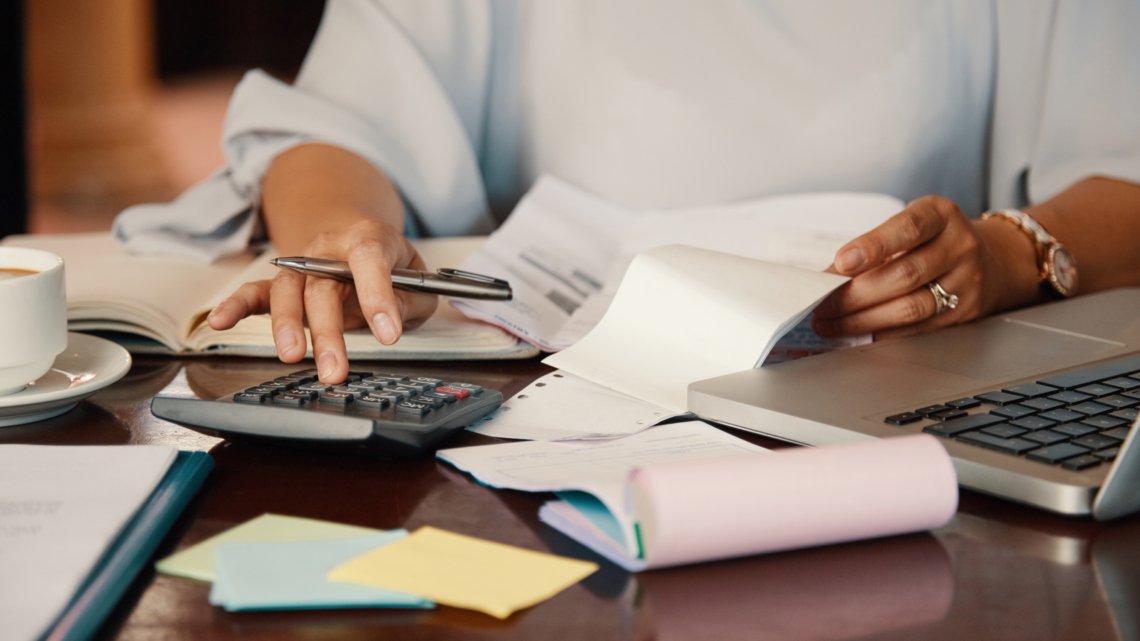 Endividamento, crédito negado e sobrecarga doméstica marcam a jornada de mulheres empreendedoras no Brasil