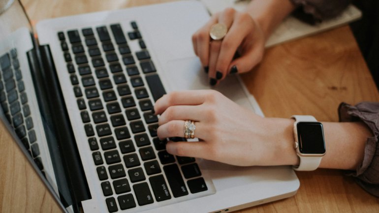 Ecossistema digital impulsiona empreendedorismo feminino, aponta estudo global