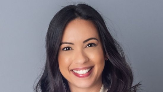 Amanda Santos é especialista em liderança feminina com propósito, mentora de mulheres em ascensão e fundadora da Karuma