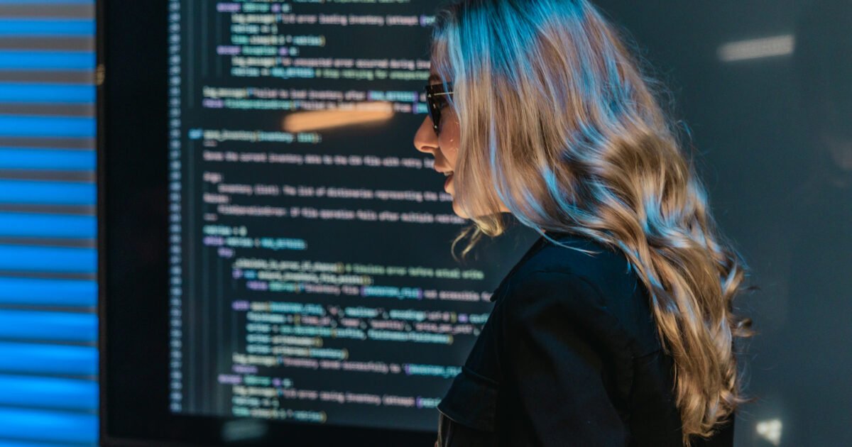 Brasil Lidera Salários em Tecnologia na América Latina, Mas Mulheres Ainda Sofrem com a Desigualdade